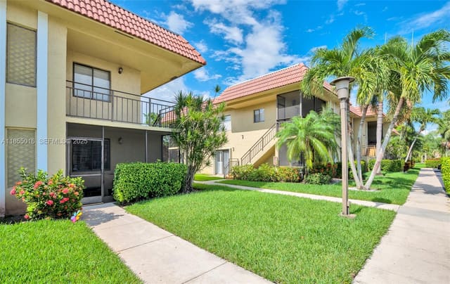 305 Lakeview Drive 104, Weston, FL 33326