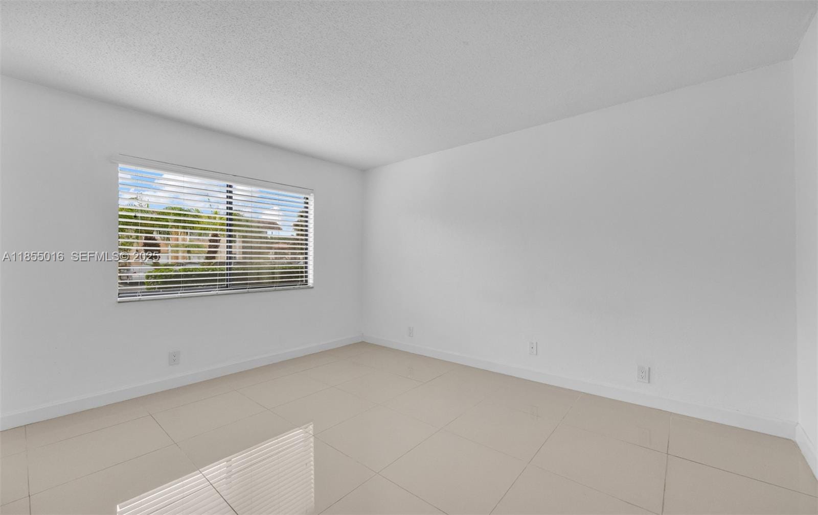 305 Lakeview Drive 104, Weston, FL 33326 photo 17
