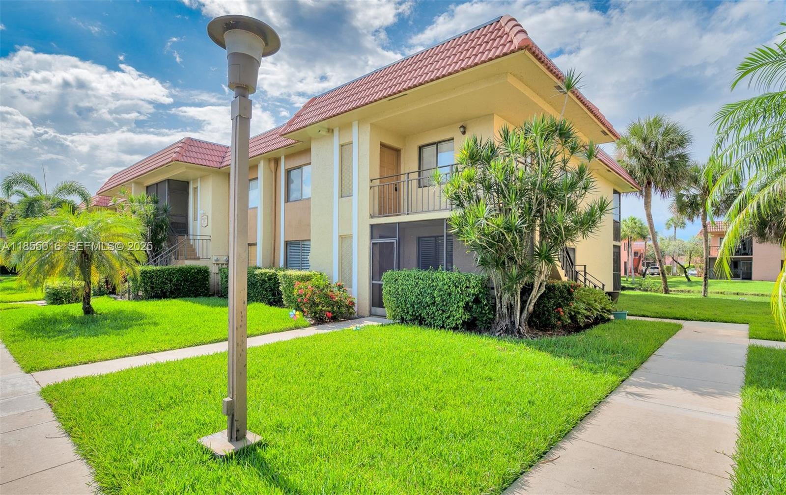305 Lakeview Drive 104, Weston, FL 33326 photo 3