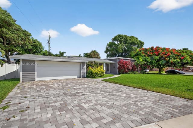 1421 SE 10th Street, sold in Cove 3rd Sec, Deerfield Beach, FL