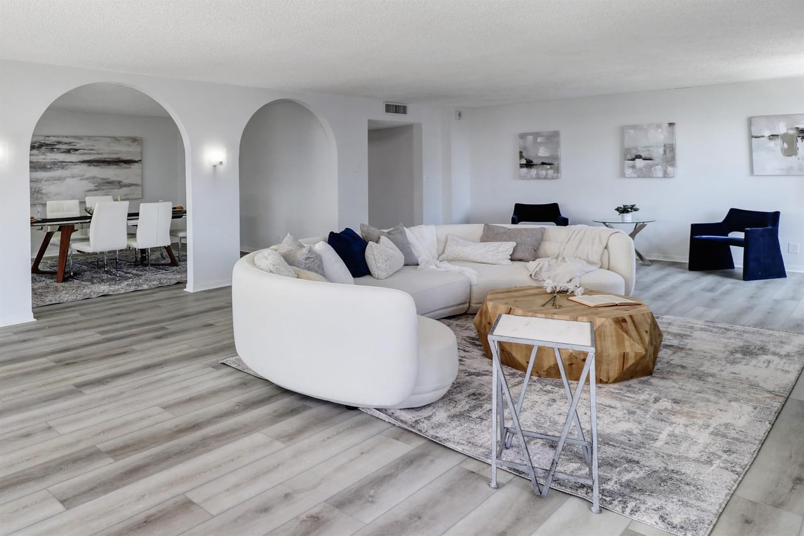 1912 S Ocean Drive 10B — photo 2