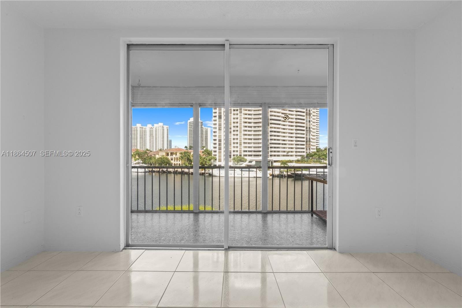 3030 Marcos Drive T-412, Aventura, FL 33160