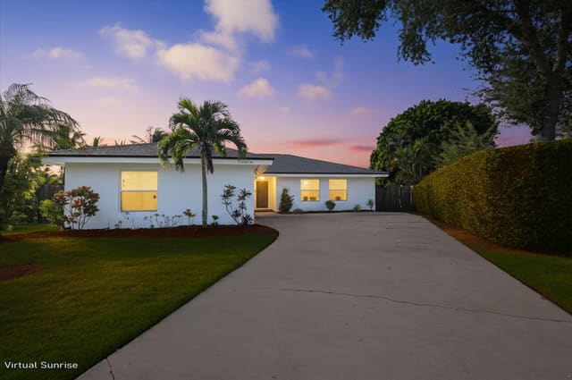 12372 Old Country Road S, sold in Pinewood East 2 Of Wellington, Wellington, FL