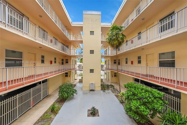 1747 Rodman Street 207, Hollywood, FL 33020