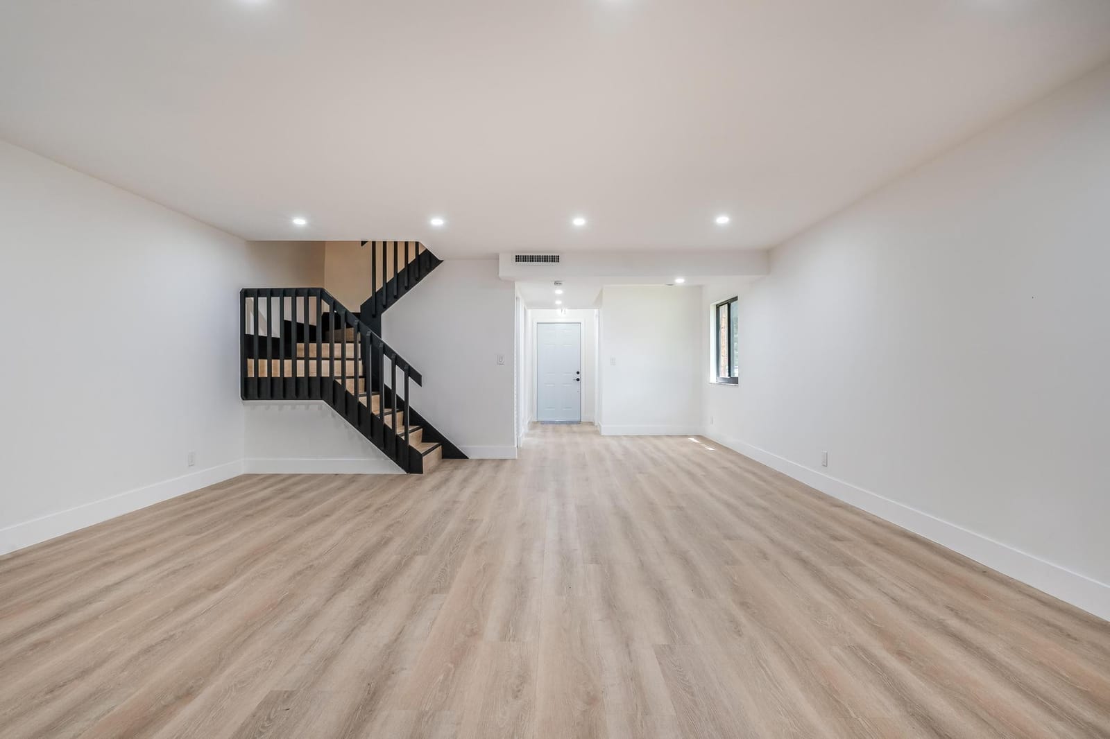 7716 Balboa Street 7716 — photo 6