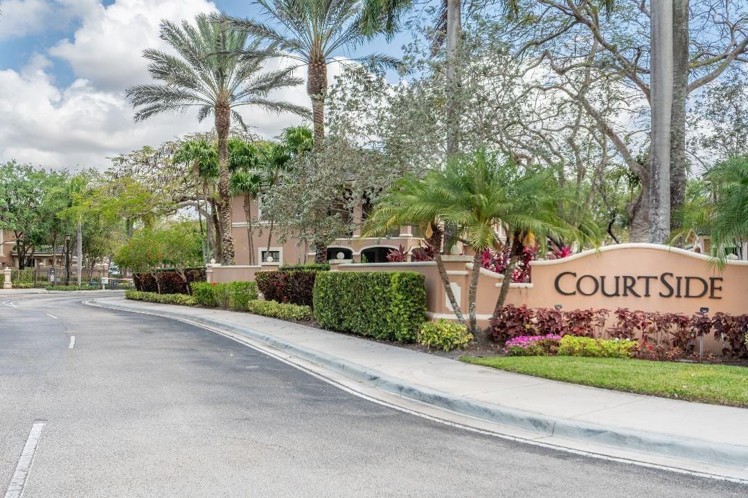 2620 Center Court Drive 1-27, Weston, FL 33332