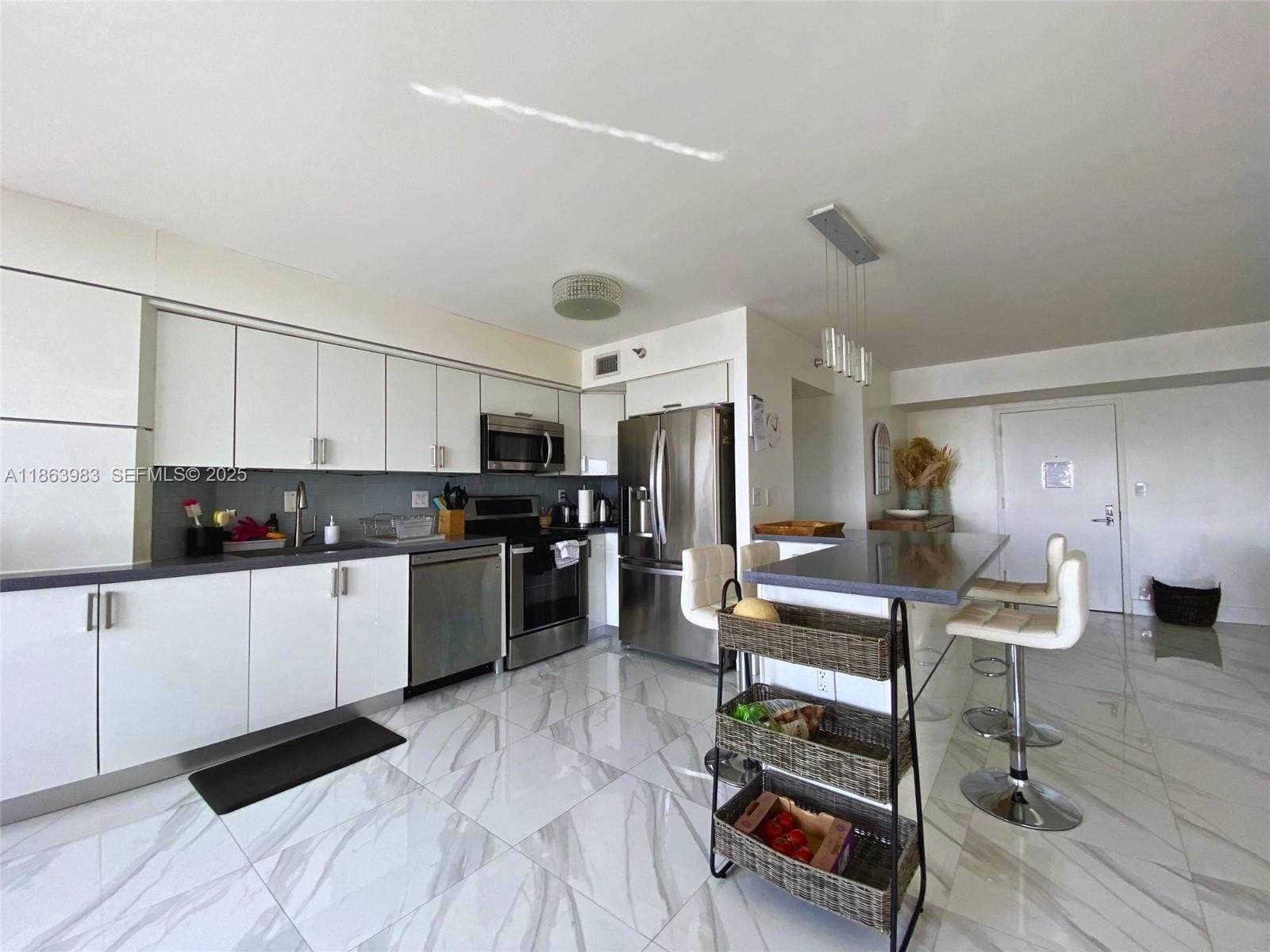 3530 Mystic Pointe Drive 3014 — photo 4