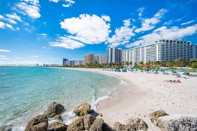 2899 Collins Avenue 1516, Miami Beach, FL 33140