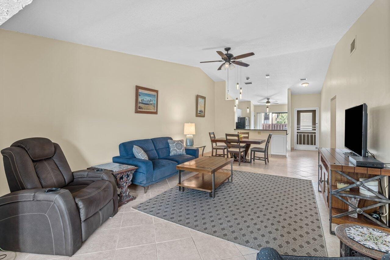 816 Sky Pine Way G — photo 8