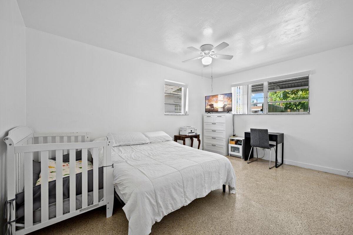 309 SW 7th Street, Hallandale Beach, FL 33009 photo 11
