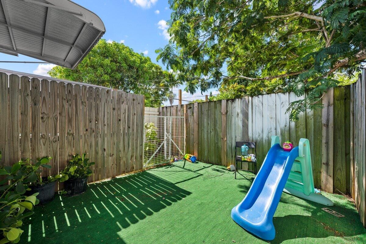 309 SW 7th Street, Hallandale Beach, FL 33009 photo 15