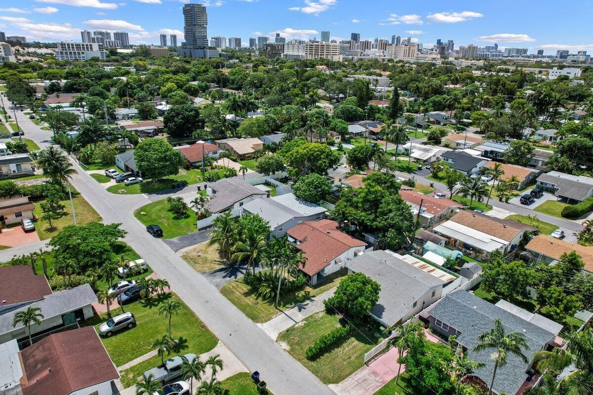 309 SW 7th Street, Hallandale Beach, FL 33009 photo 19