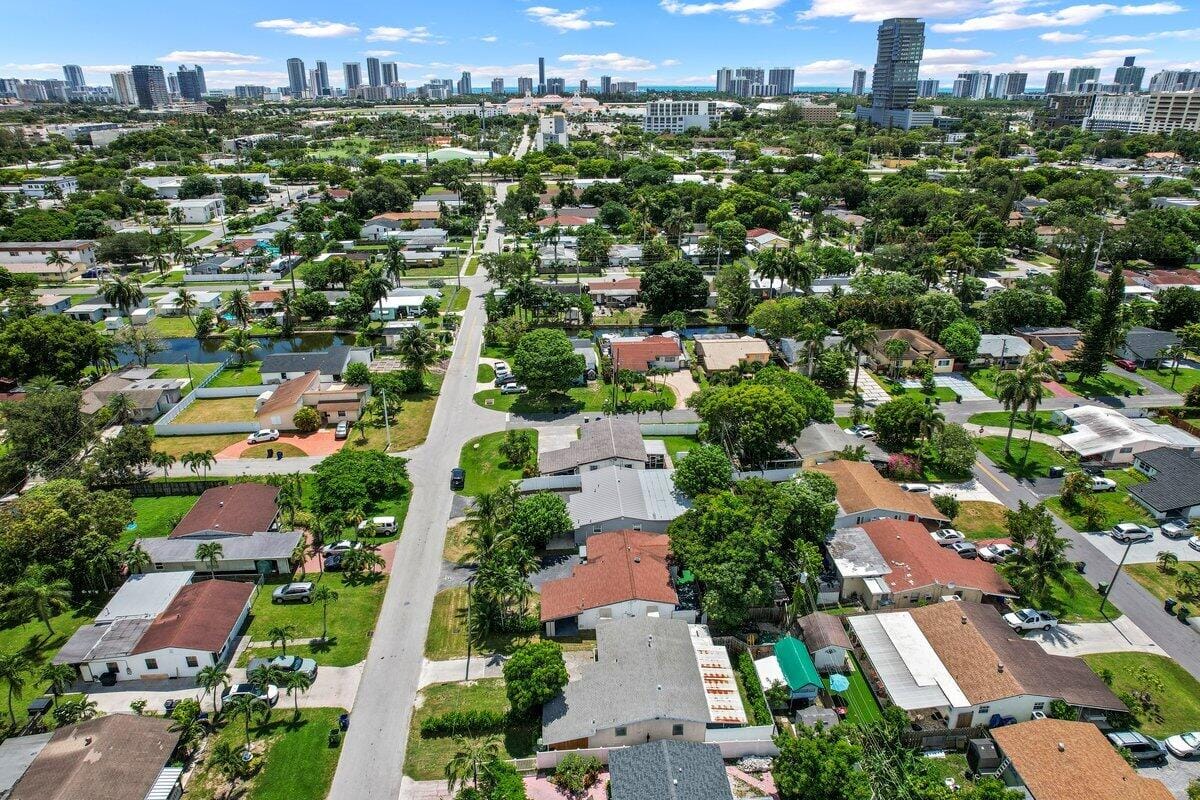 309 SW 7th Street, Hallandale Beach, FL 33009 photo 20