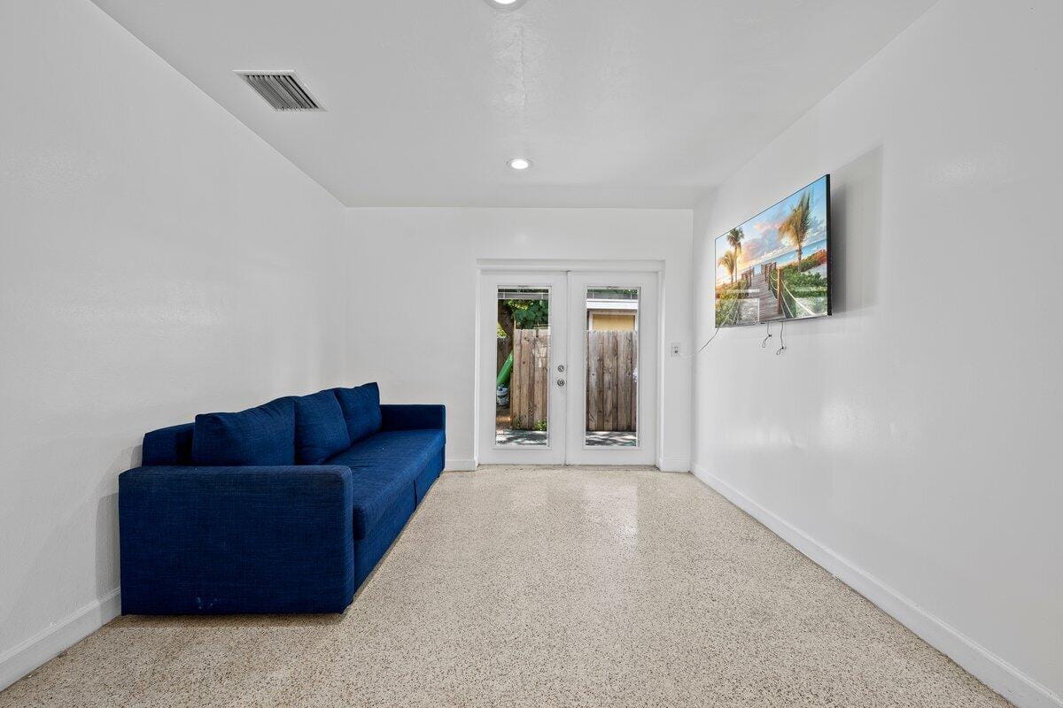 309 SW 7th Street, Hallandale Beach, FL 33009 photo 5
