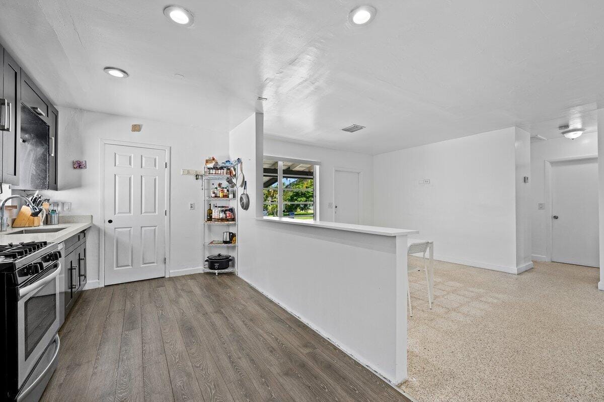 309 SW 7th Street, Hallandale Beach, FL 33009 photo 8
