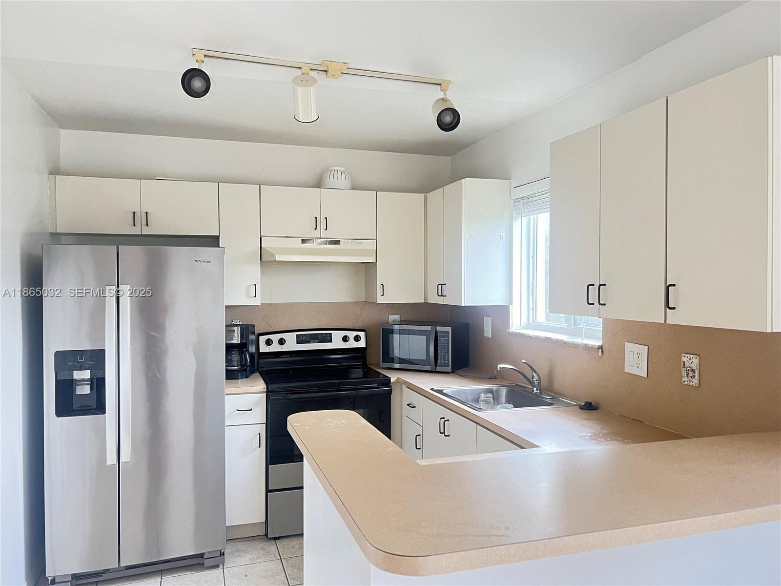3390 NE 9th Street 201 — photo 2