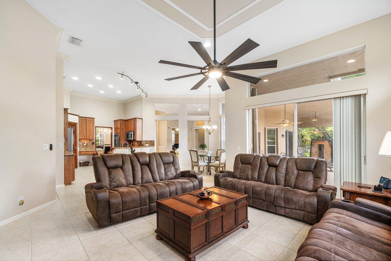 911 Forest Glen Lane, Wellington, FL 33414 photo 13