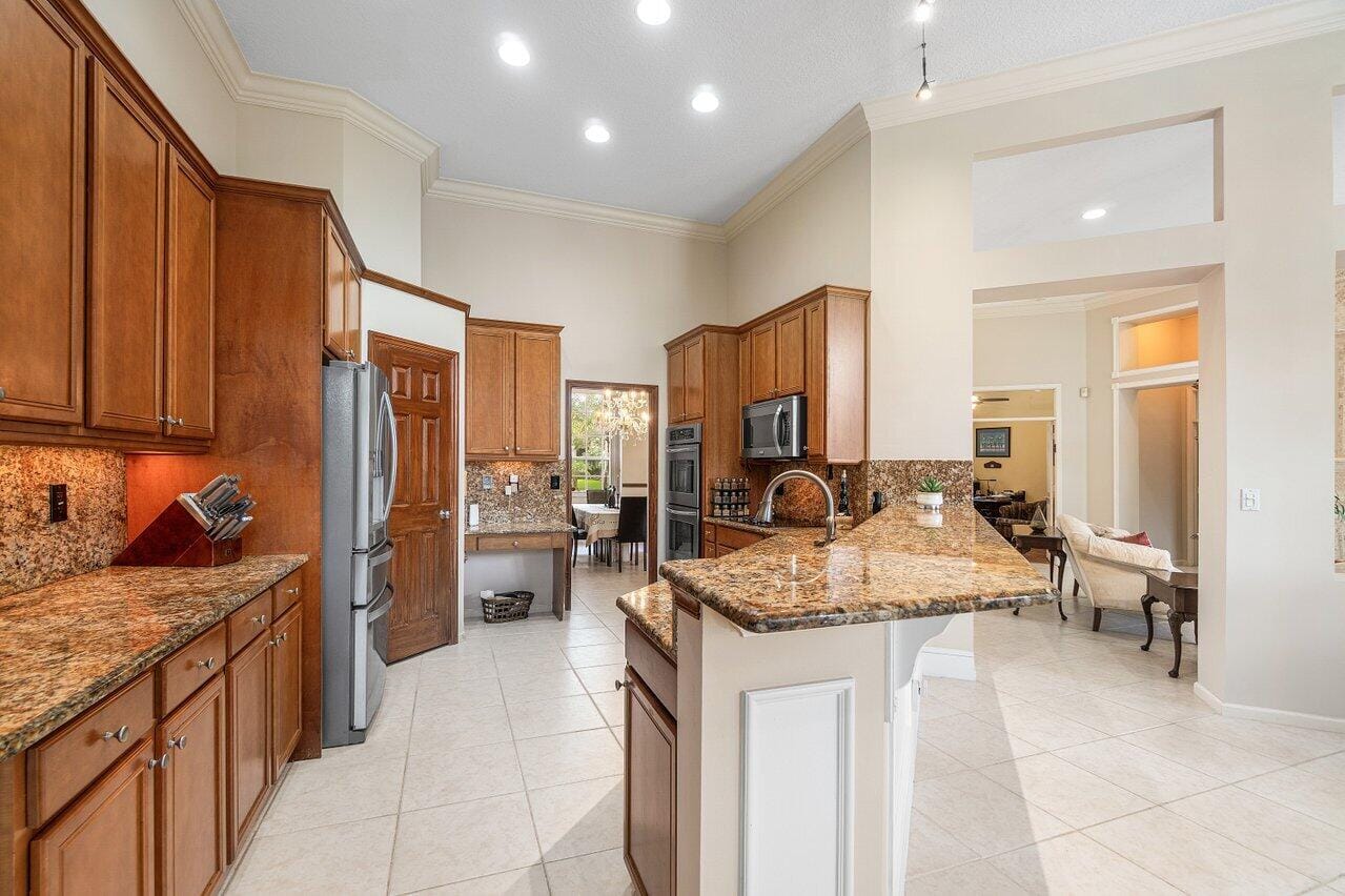 911 Forest Glen Lane, Wellington, FL 33414 photo 16