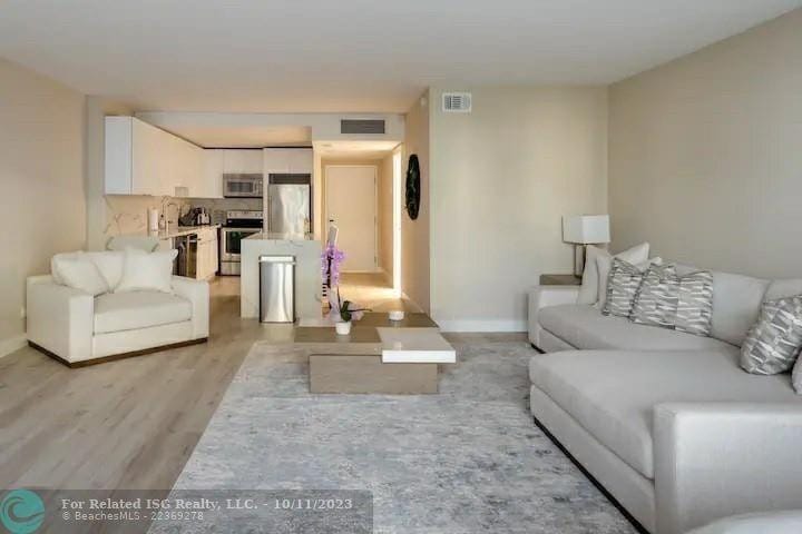 2301 Collins Avenue 327 — photo 2