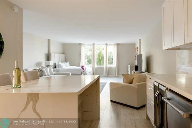 2301 Collins Avenue 327 — photo 3