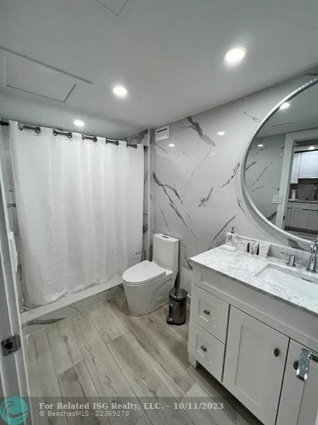 2301 Collins Avenue 327 — photo 8