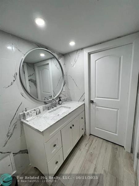 2301 Collins Avenue 327 — photo 9