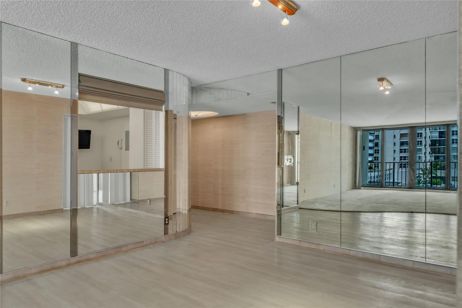 2401 S Ocean Drive 505 — photo 9