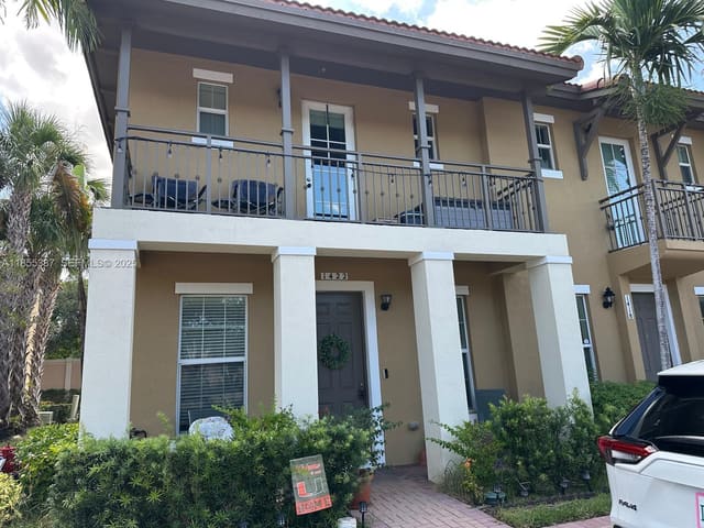 1422 SW 147th Terrace, Pembroke Pines, FL 33027