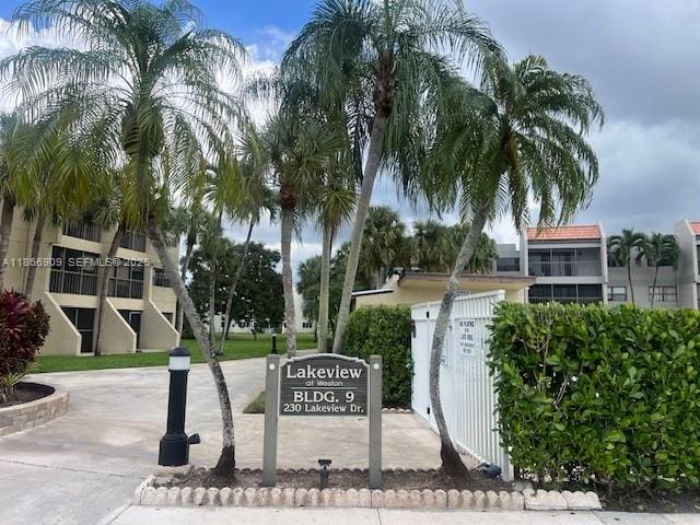 230 Lakeview Drive 109, Weston, FL 33326