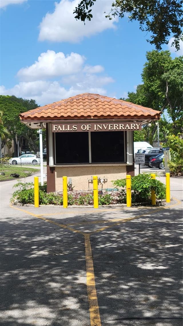 6100 S Falls Cir Drive 307, sold in Inverrary Country Club, Lauderhill, FL