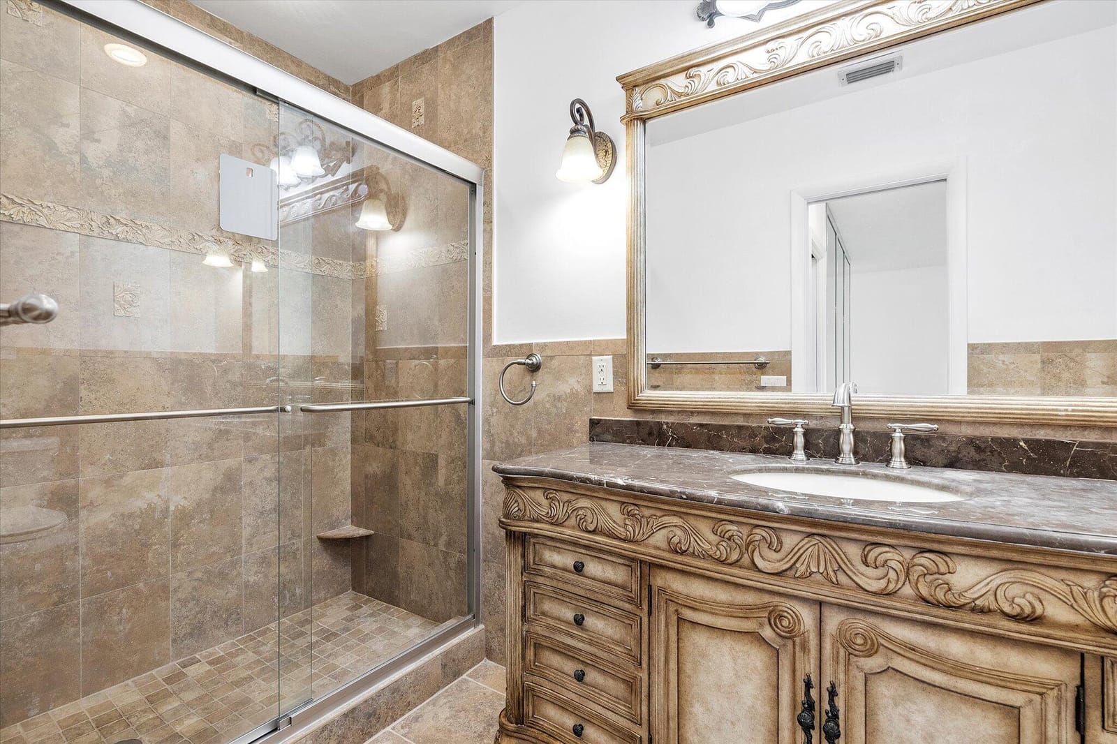 1001 N Riverside Drive 104 — photo 10