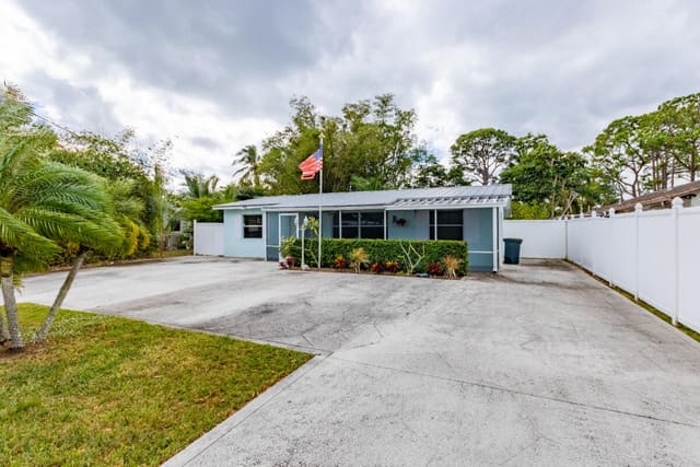 4508 SE Chatham Avenue, Stuart, FL 34997
