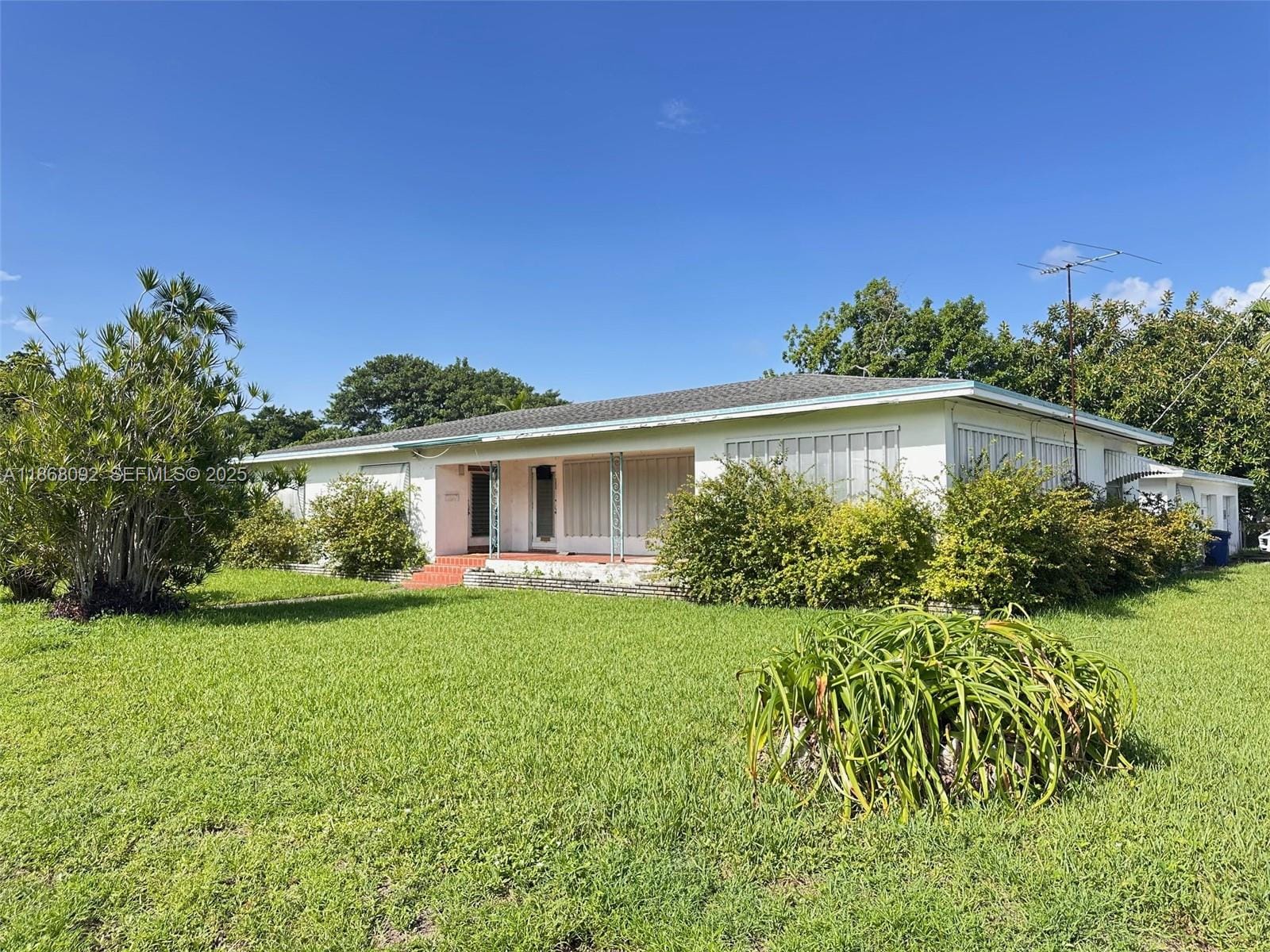 102 SW 1st Avenue, Hallandale Beach, FL 33009