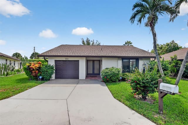 6490 Lakemont Circle, Greenacres, FL 33463