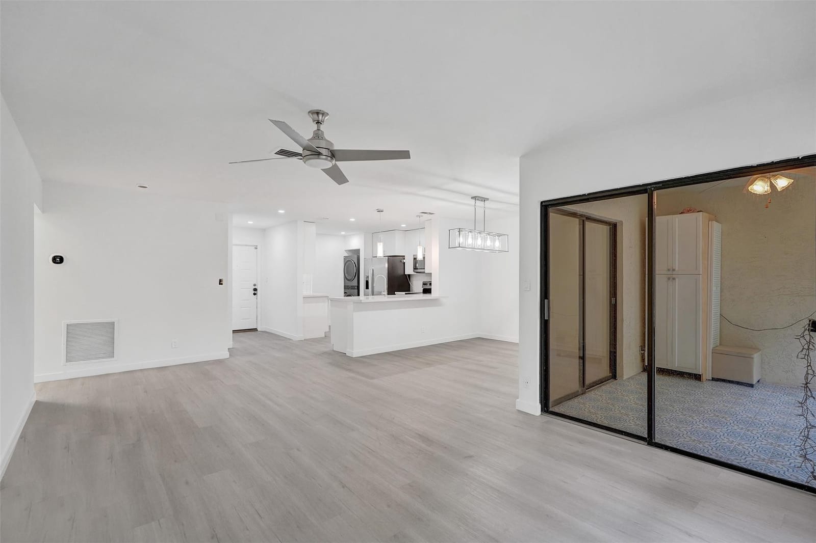 4407 NW 20th Street 450 — photo 3