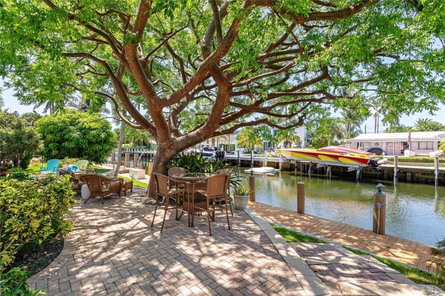 2530 NE 48th Street, sold in Coral Key Villas 5th Sec, Lighthouse Point, FL