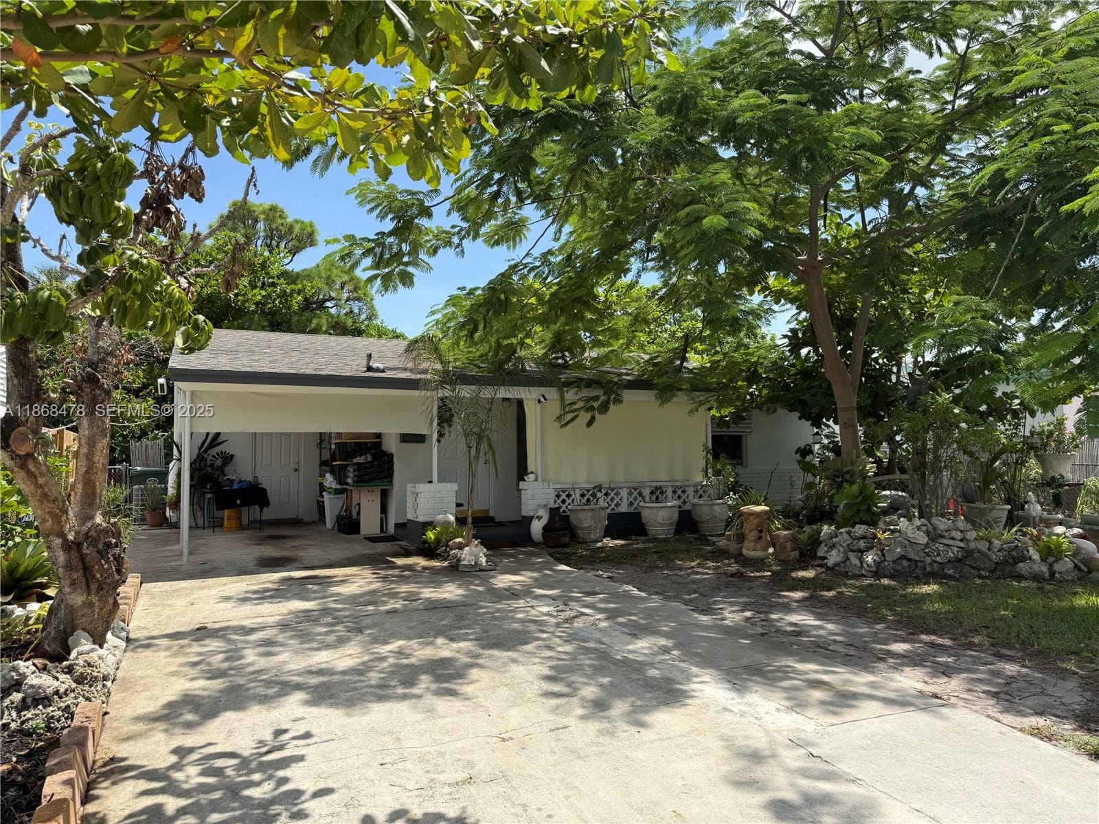 5216 NE 3rd Avenue, Oakland Park, FL 33334