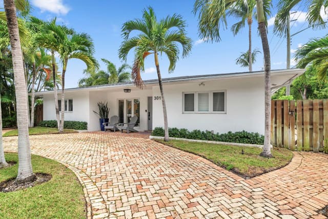 301 Edgewood Drive, sold in Southland Park, West Palm Beach, FL