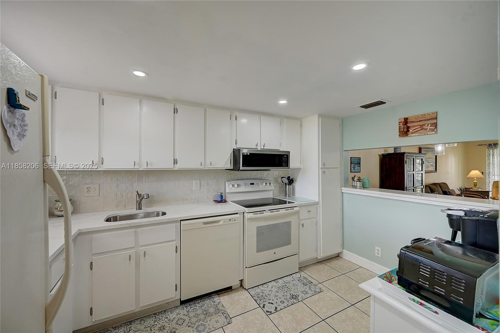 3186 Via Poinciana 203 — photo 3