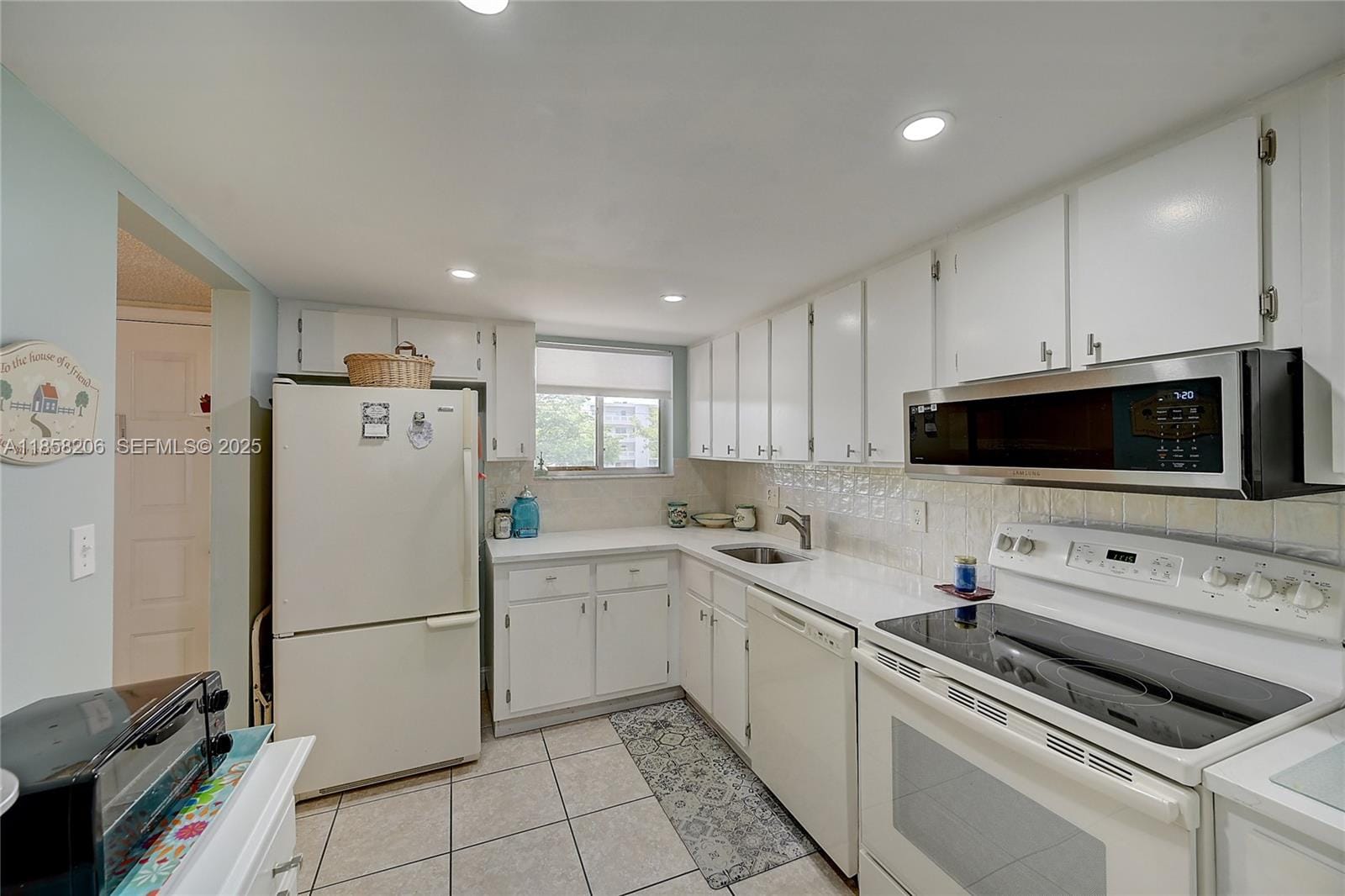 3186 Via Poinciana 203 — photo 4