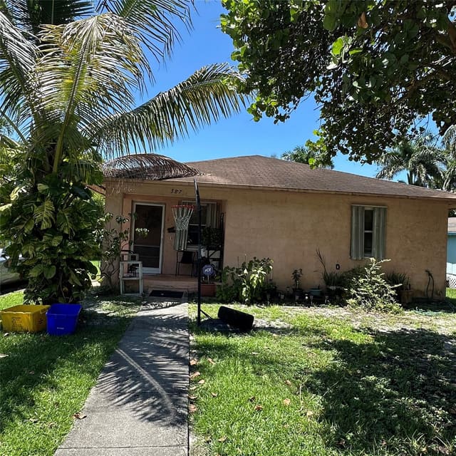 387 Cypress Avenue, Pahokee, FL 33476