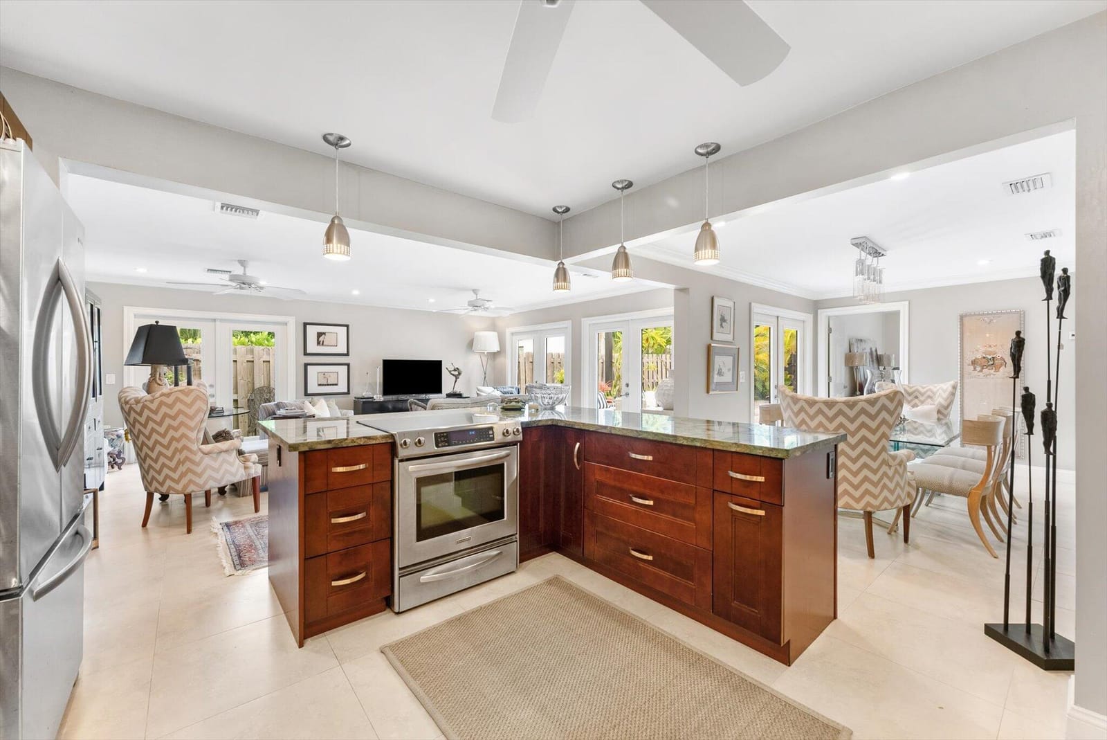 1715 N Ocean Breeze — photo 3