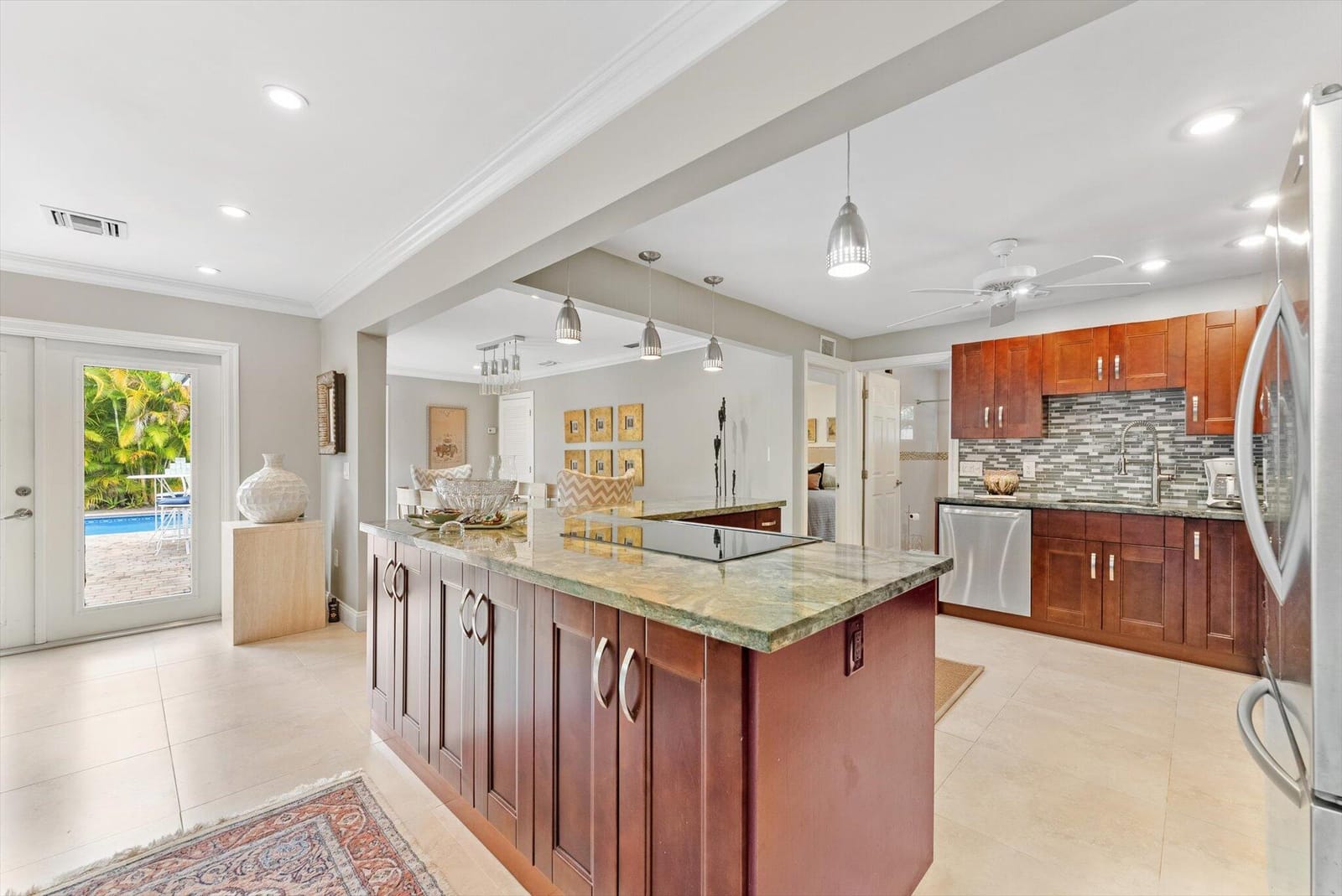 1715 N Ocean Breeze — photo 4