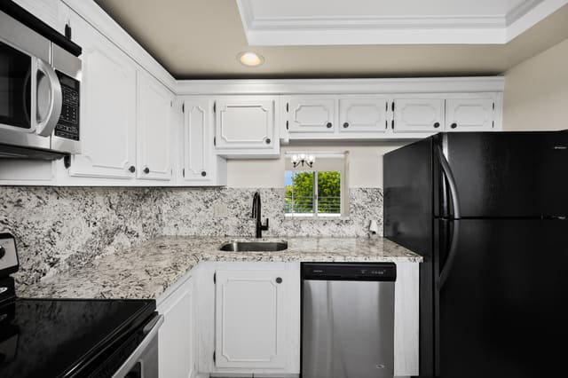 3590 Via Poinciana 510, Lake Worth, FL 33467