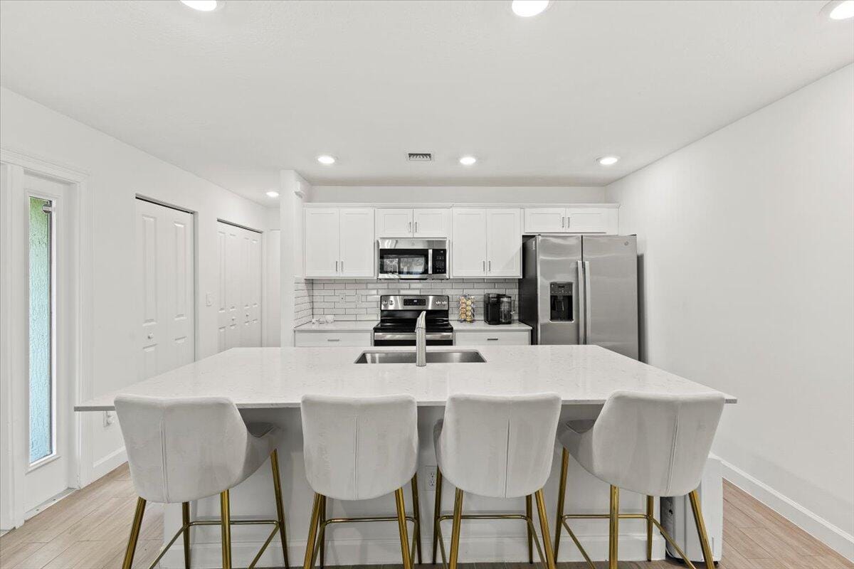 6019 Woods Edge Circle, Riviera Beach, FL 33410