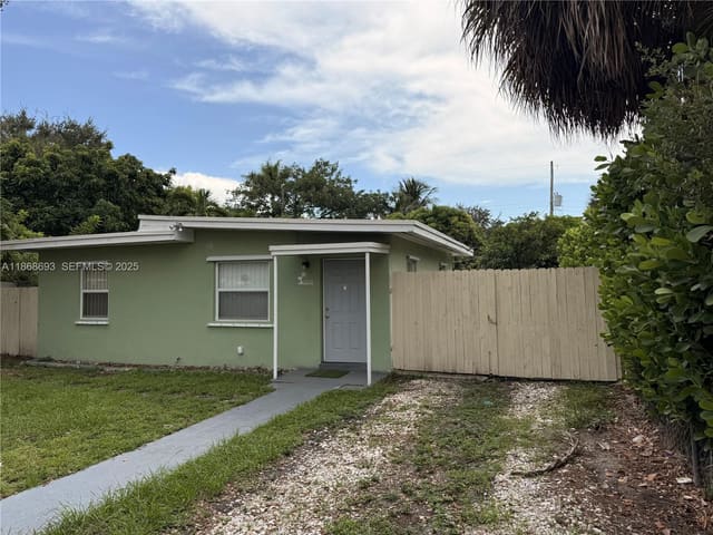 1060 NW 121st Street, North Miami, FL 33168
