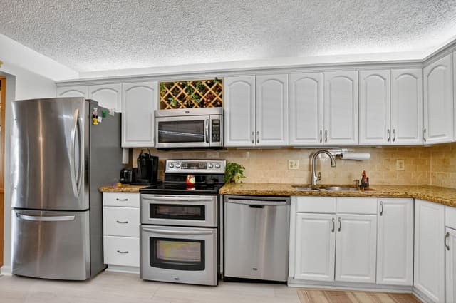 5650 Camino Del Sol 200, sold in Camino Real Village Condo, Boca Raton, FL