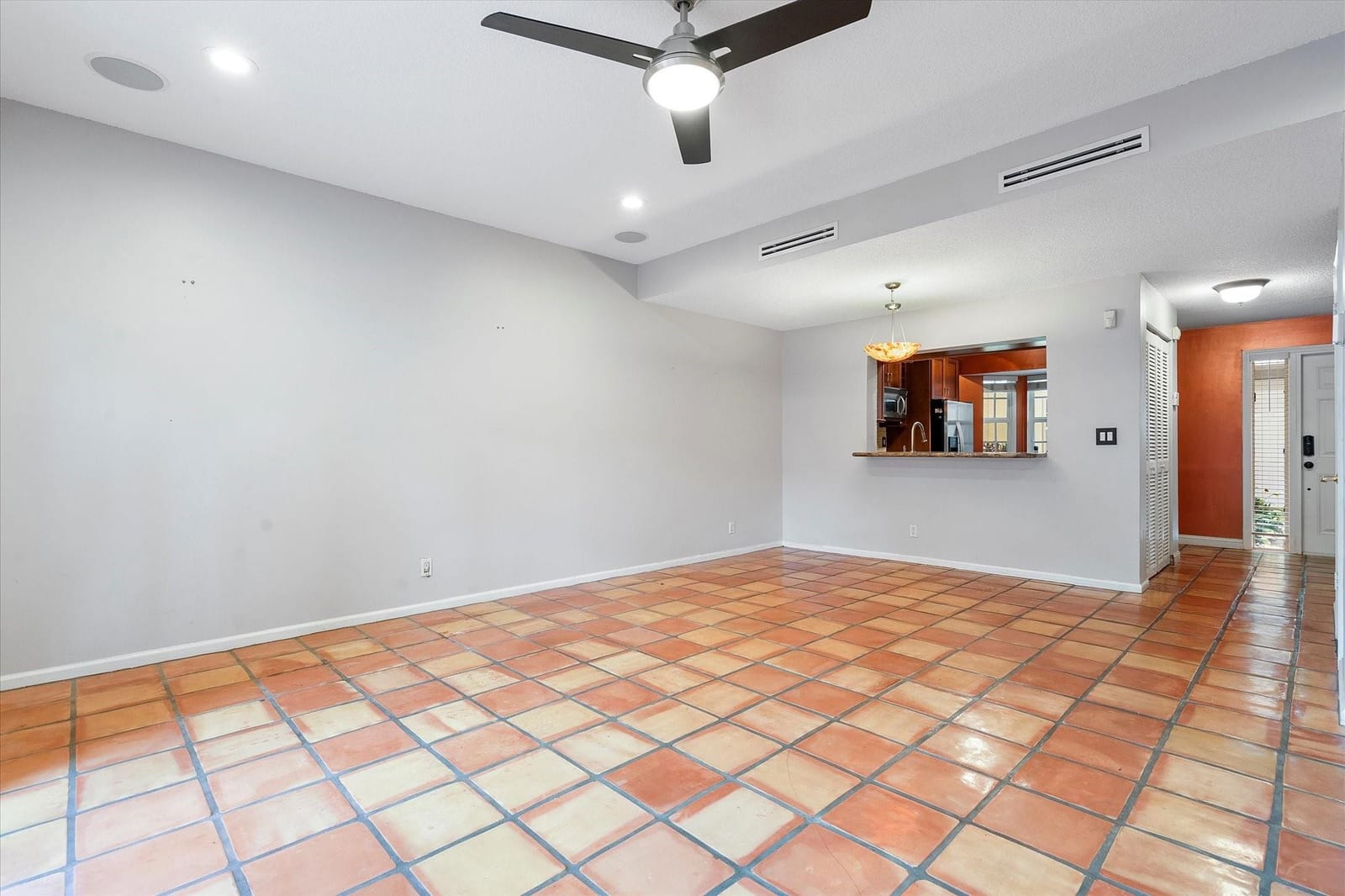 610 SE 14th Court 6 — photo 2