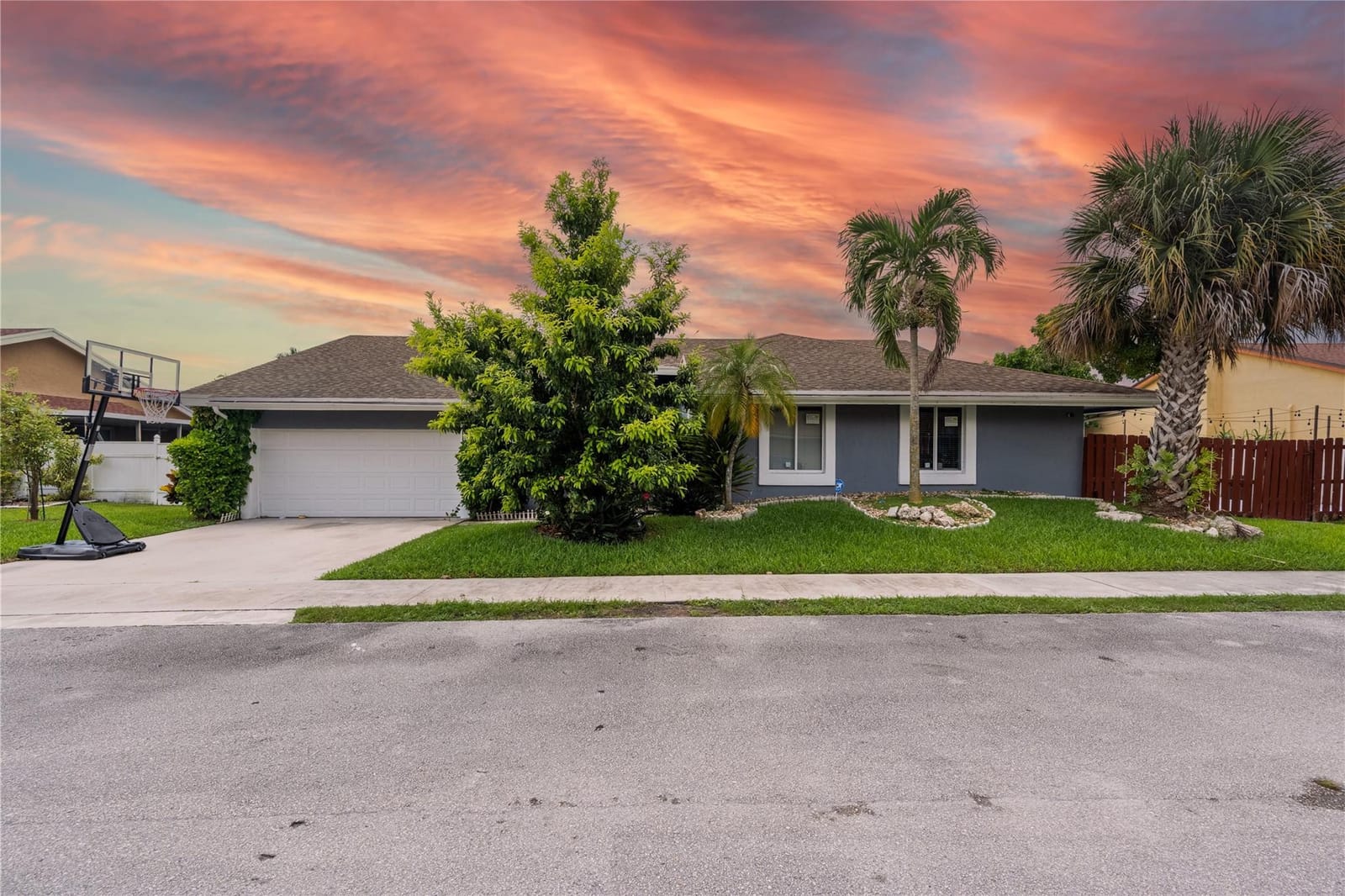 8810 NW Paradise Court, Tamarac, FL 33321