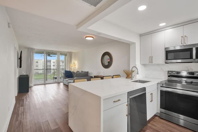 9420 Poinciana Place 311, sold in Poinciana, Davie, FL